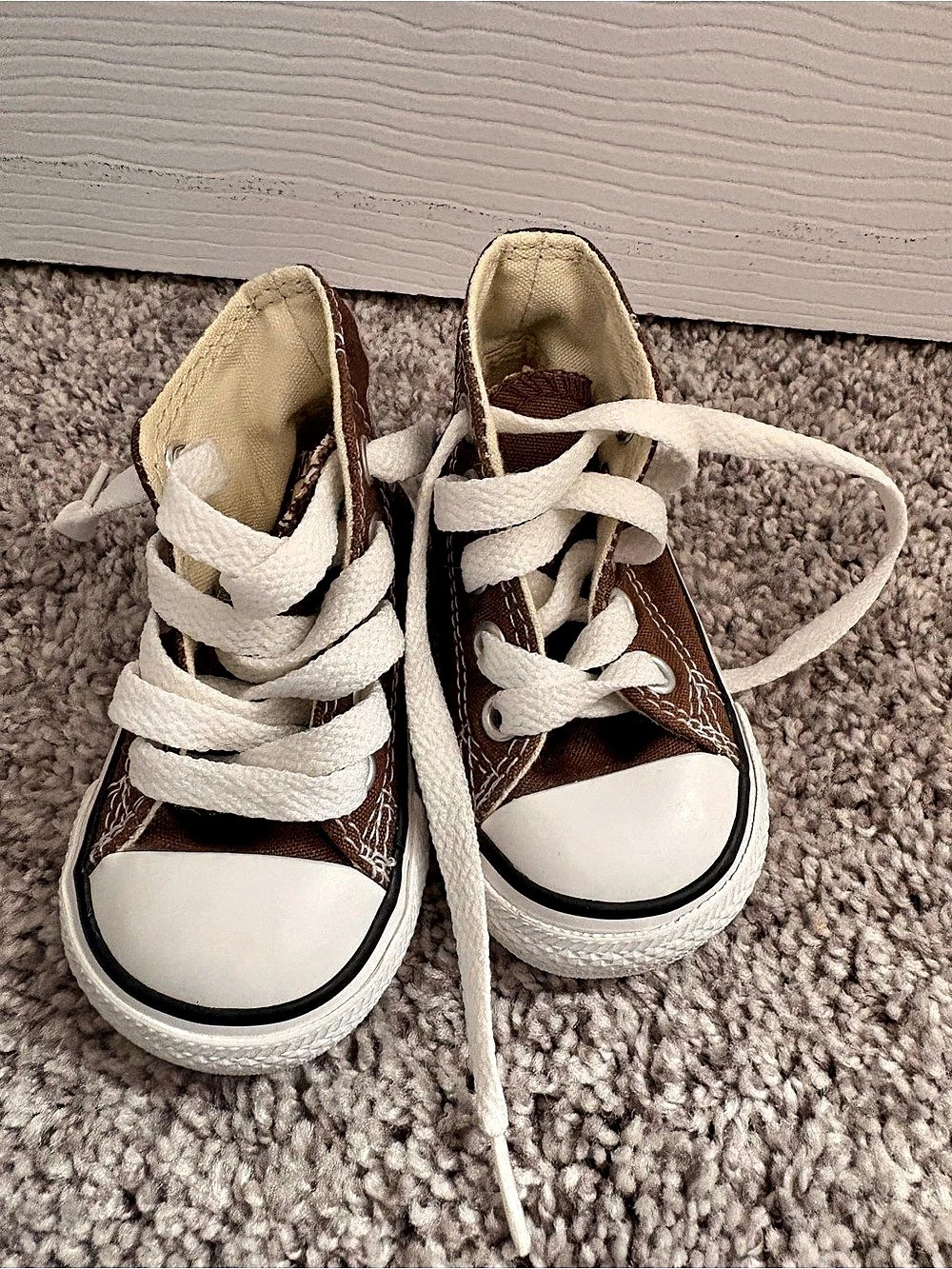 New Baby Converse Chuck Taylor All Star High Top Sneakers in Brown & White US 2